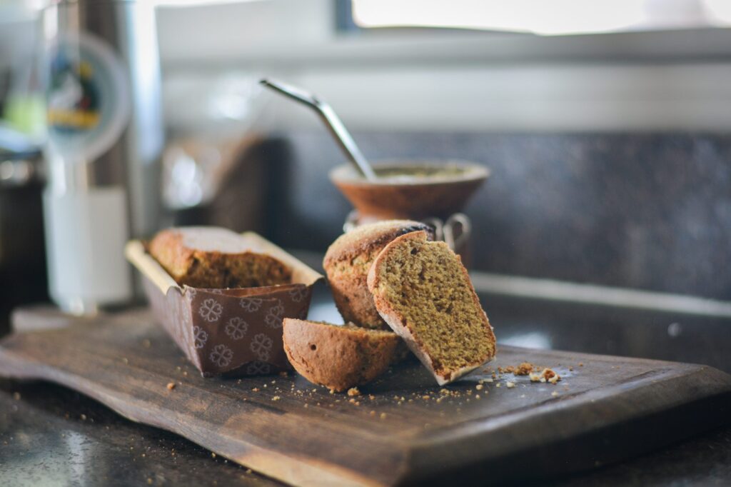 Budín de naranja sin gluten y sin lactosa, húmedo y esponjoso